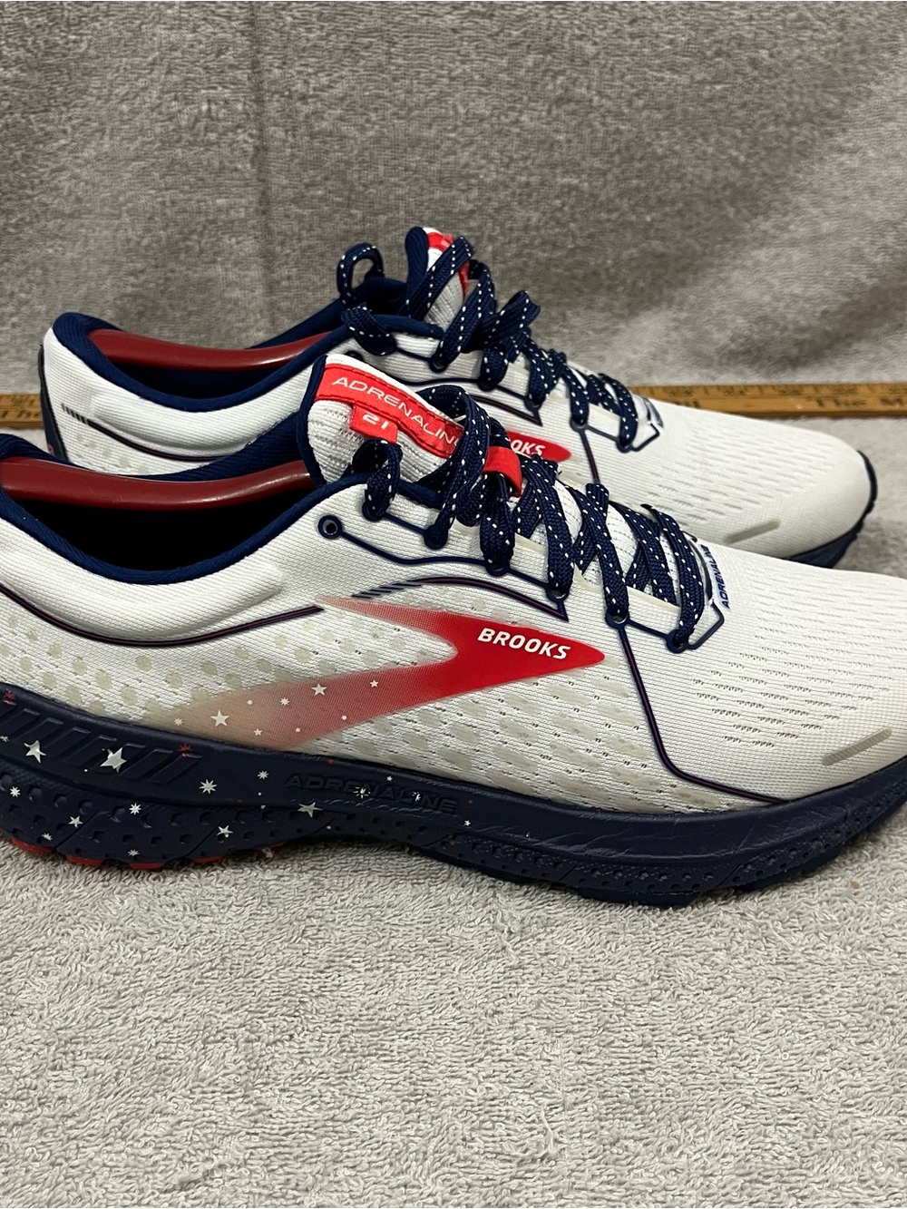 Brooks Adrenaline GTS 21 Running Shoes Mens 9 USA Patriotic Red White Blue Stars